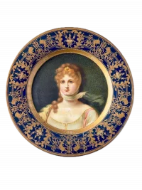 Vienna Art Plate Queen Louise – 1905 Antique Tin Lithograph