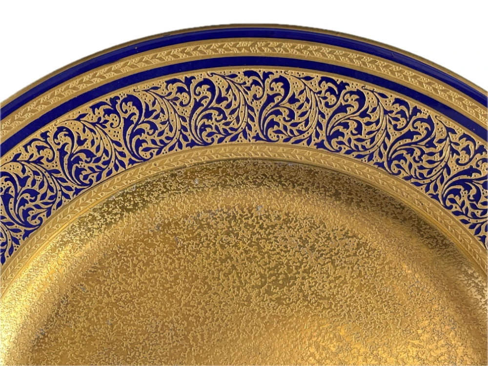 Acid-Textured Encrusted Gilding in Fine Porcelain