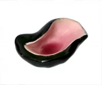 Kéramos Sèvres Free-Form Ceramic Dish – Black & Pink Glaze, René Hénon, France 1950s