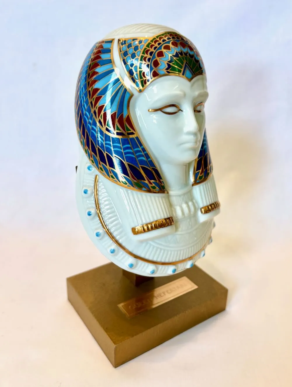 IMG_1447_result - Atelier85 Antiques Elizabeth Arden Queen Nefertari Porcelain Bust on Stand – Treasures of the Pharaohs 1982 Egyptian Revival