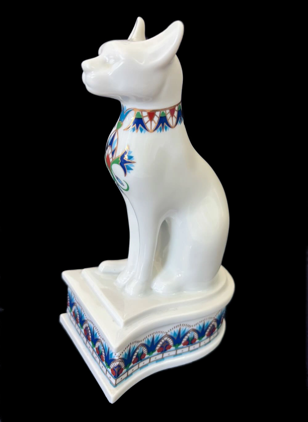 IMG_1554 - Atelier85 Antiques Elizabeth Arden Treasure of the Pharaohs Cleopatra’s Cat Porcelain Trinket Box c.1982